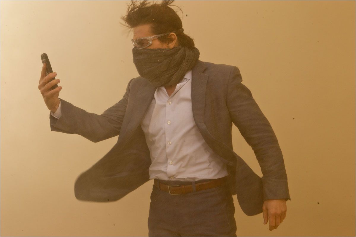 http://www.newkidsonthegeek.com/wp-content/uploads/2011/12/Mission-impossible-protocole-fantôme-Tom-Cruise-dans-le-désert.jpg
